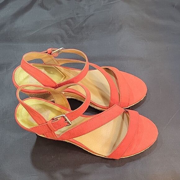 BRAND NEW DVBY DOLCE VITA MULTI-STRAP WEDGE STYLE OPEN TOE SANDAL - Picture 7 of 16
